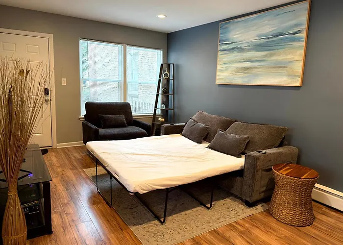 1br Free Parking, Near Transit And Dining Apartment