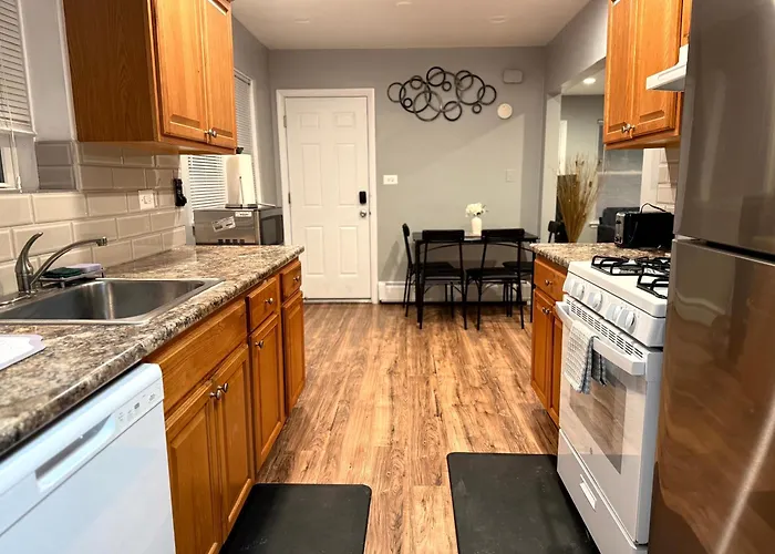 1br Free Parking, Near Transit And Dining Apartment