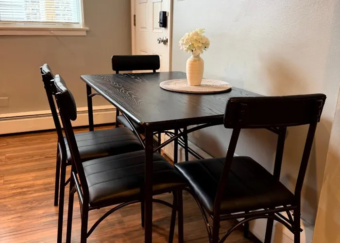 Apartment 1br Free Parking, Near Transit And Dining Chicago