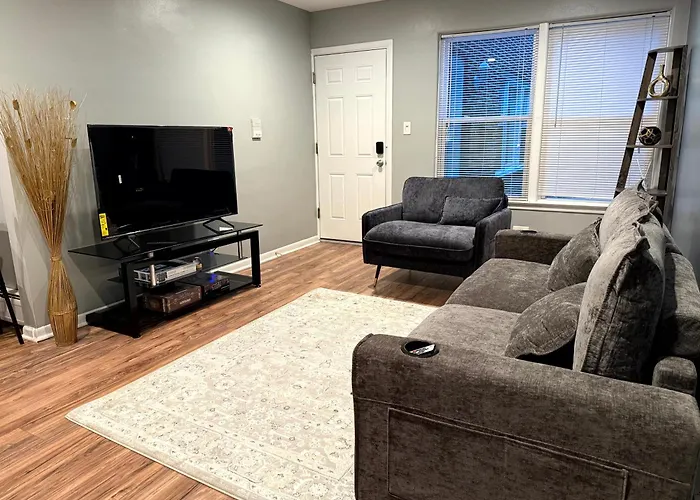 1br Free Parking, Near Transit And Dining Apartment *